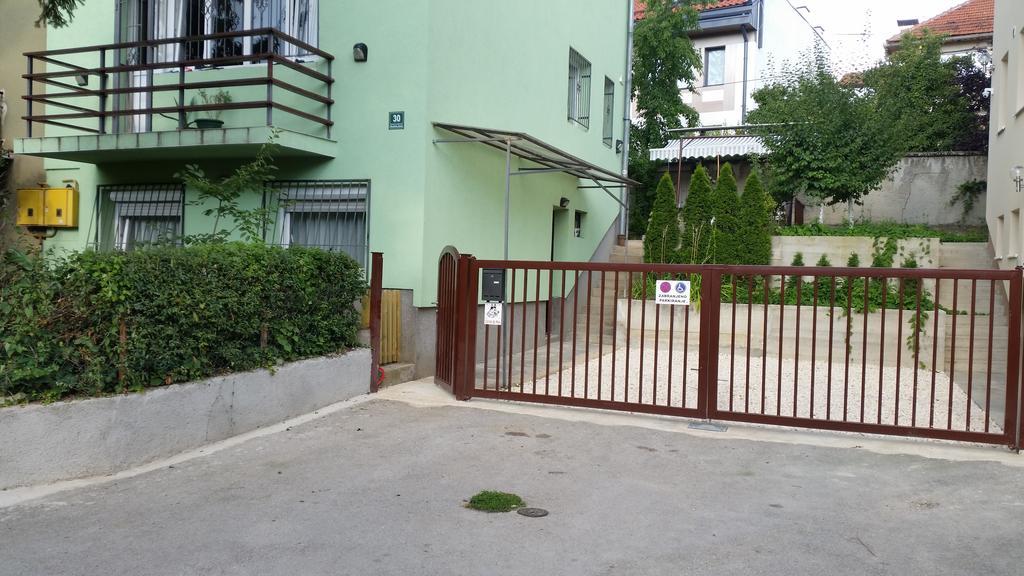 Apartment Deja